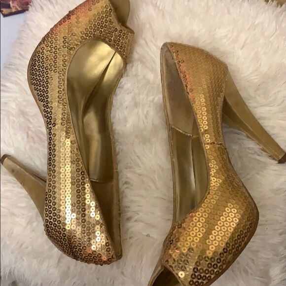 Gold heels - Picture 3 of 4